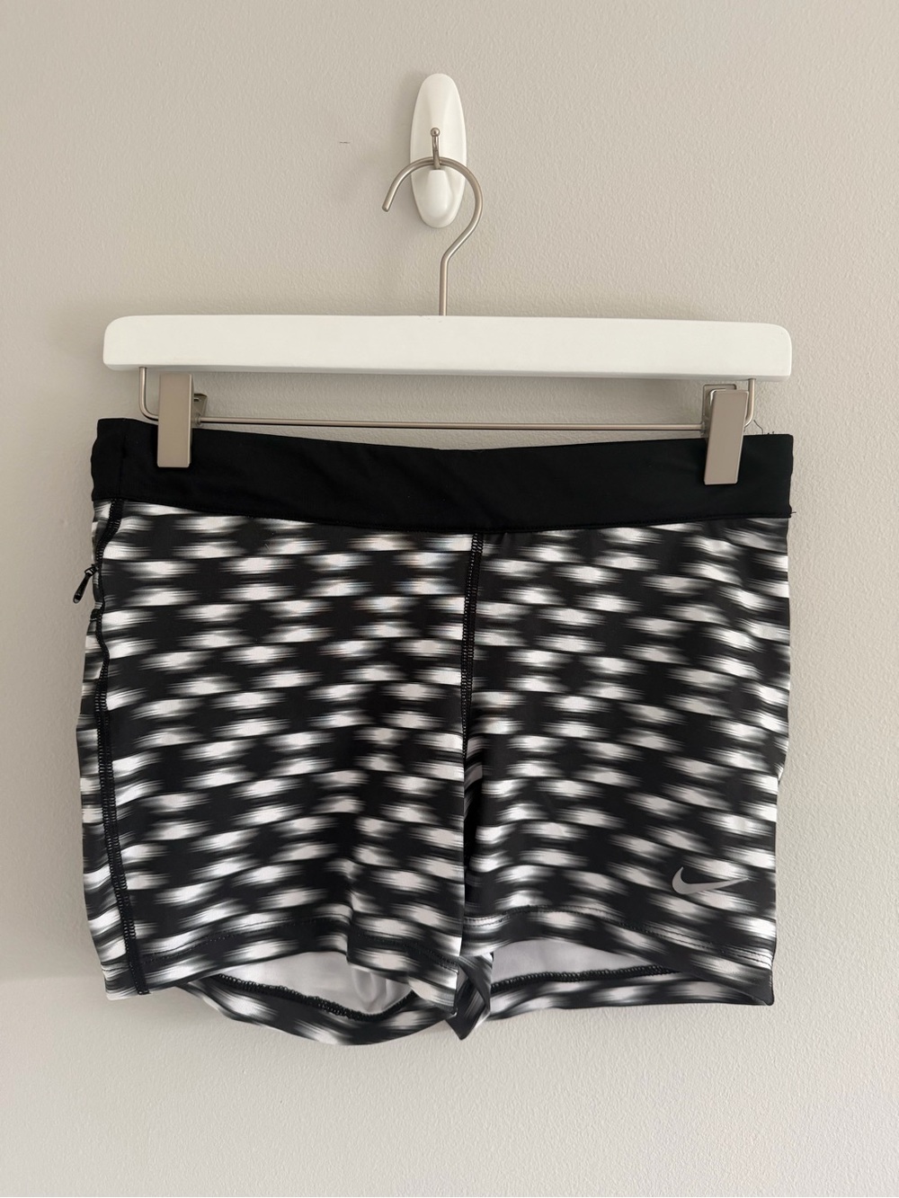 Nike Dri-Fit Black Athletic Compression Shorts Size M
